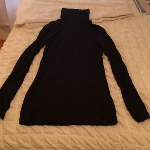 Turtleneck long sleeved fitted dress